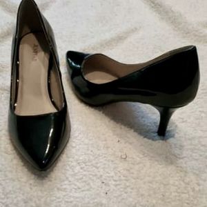 Black pumps